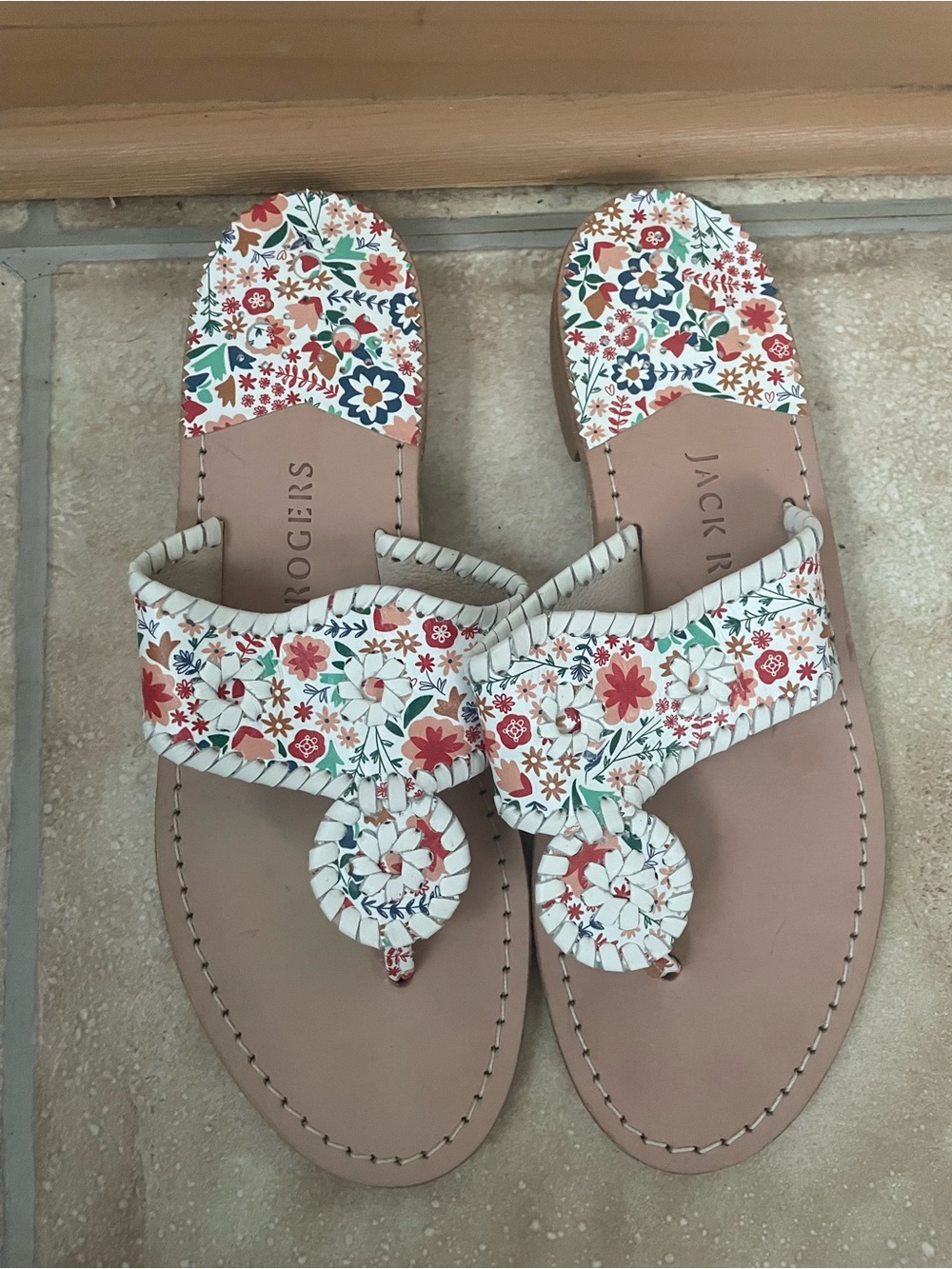 Jack Rogers Jack White Thong Floral Whipstitch Flat Sandal; size 10 EUC
